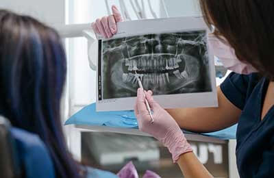 门诊换药室护士