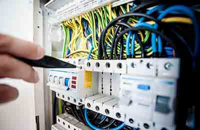 电气设备安装控制及质量管理